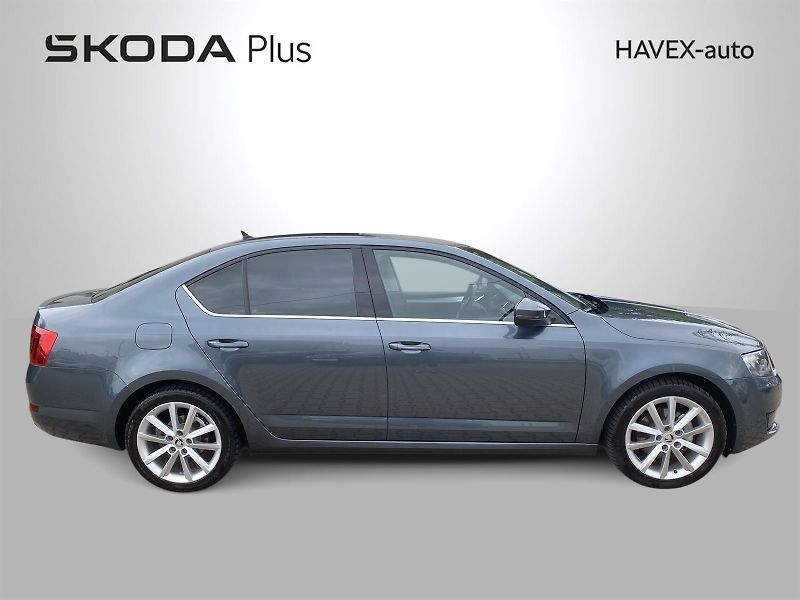 Škoda Octavia (2015) 2.0 TDI Elegance - fotka 28 z 30
