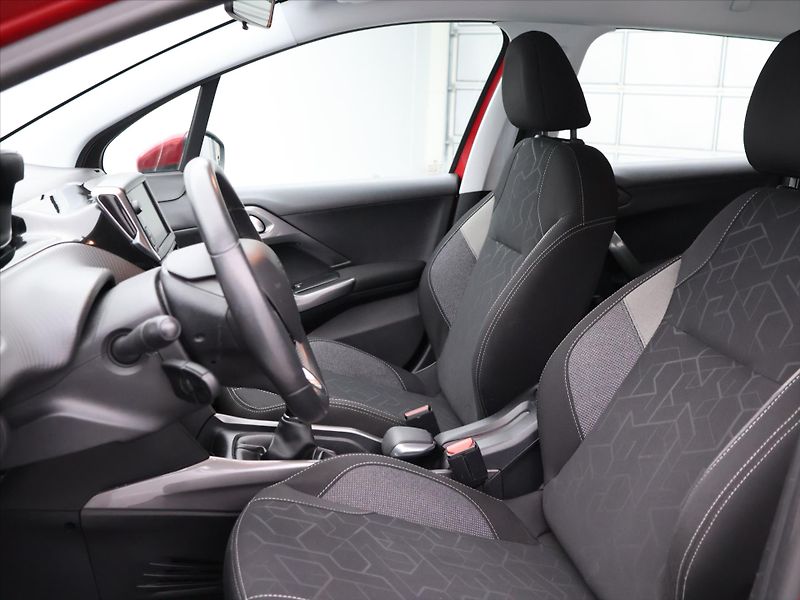 Peugeot 2008 1,2 PureTech 60kW CZ Active - fotka 10 z 28