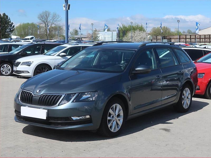 Škoda Octavia (2017) 1.6 TDI, Tempomat - fotka 2 z 18