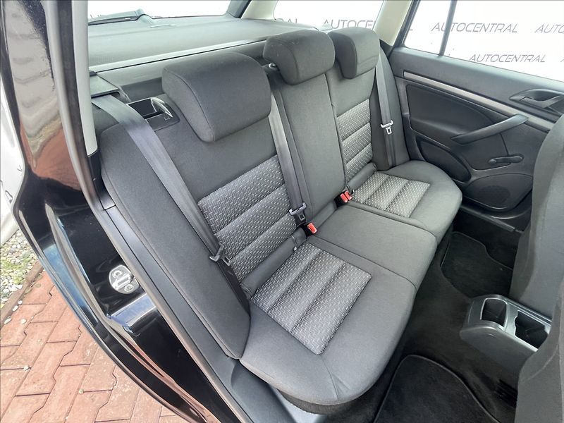 Škoda Octavia 1,4 TSi,90kW,serv.kn. - fotka 18 z 19