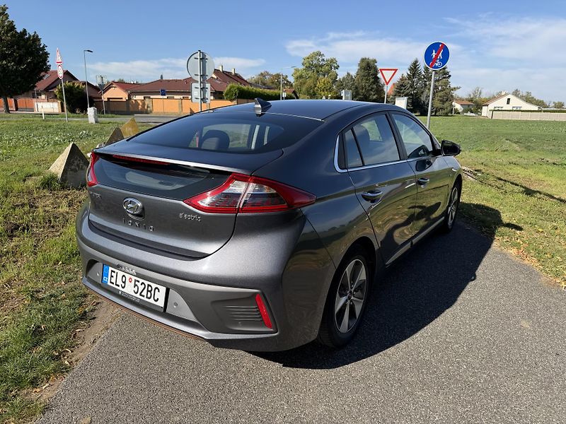 Hyundai IONIQ (2018) Electric 28 kWh - fotka 6 z 17