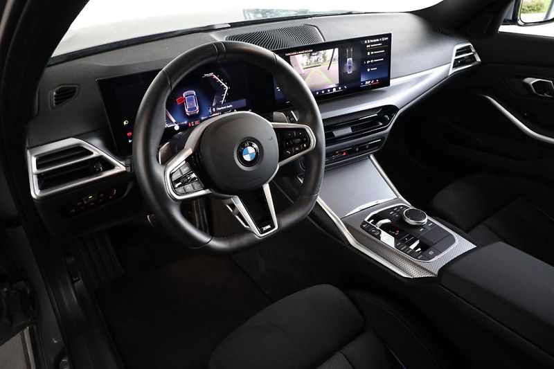 BMW Řada 3 330i xDrive Touring - fotka 2 z 25