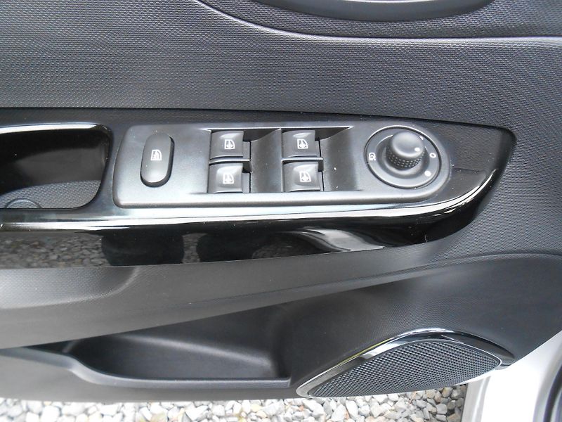 Renault Captur 1.5DCi-NAVI,Chrom, Alu - fotka 25 z 38