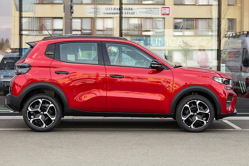 Citroën C3 (2026) 1,2 PLUS Turbo 100k+ZIMNÍ PNEU - fotka 4 z 19