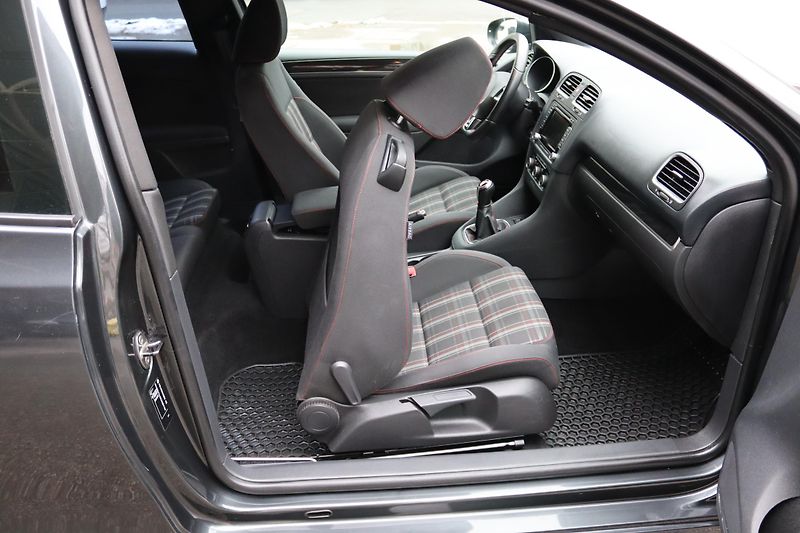 Volkswagen Golf GTI 2.0TSI 147kW - fotka 40 z 47