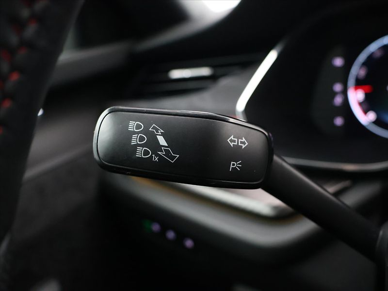 Škoda Octavia 2,0 TSI RS 180kW CZ DPH - fotka 18 z 32