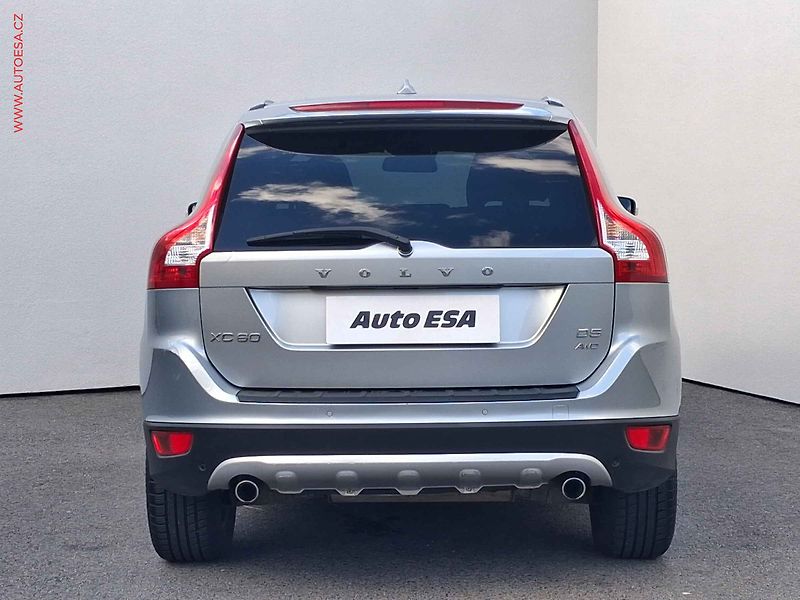 Volvo XC60 (2013) 2.4D5 4x4, ČR, servis.kniha - fotka 5 z 17