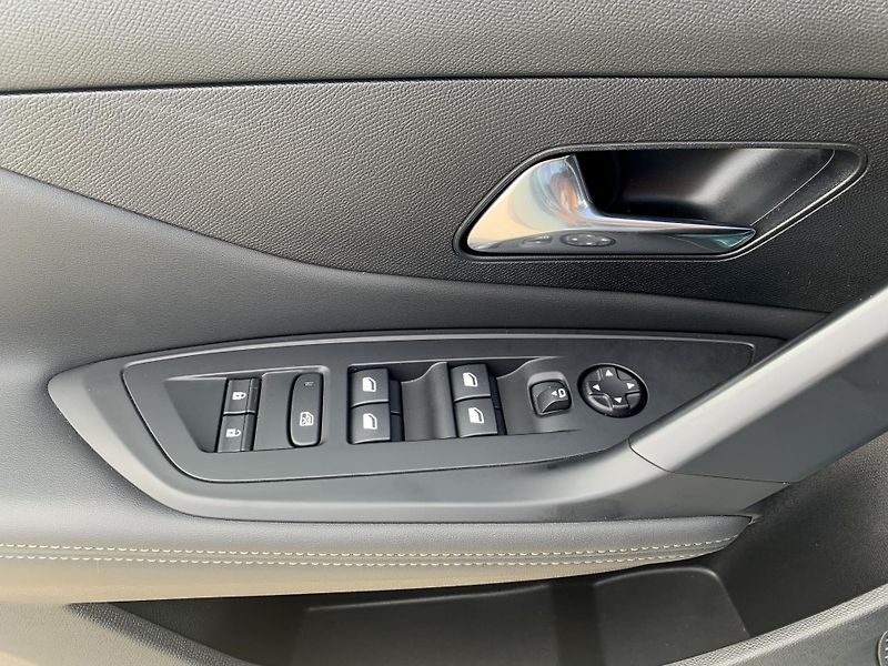Peugeot 308 SW e-ALLURE PACK PHEV 1.6 AT8 - fotka 22 z 31
