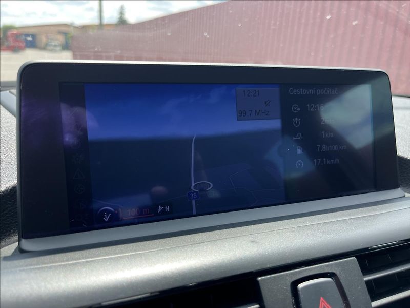 BMW Řada 1 2,0 120d AUTOMAT HARMAN NAVI - fotka 19 z 44