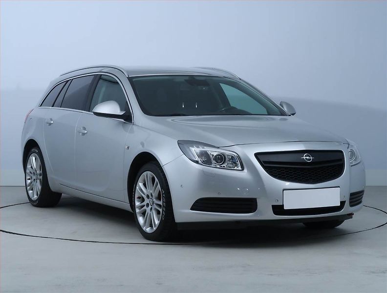 Opel Insignia (2010) 1.6 Turbo, Navi, Xenony - fotka 1 z 16