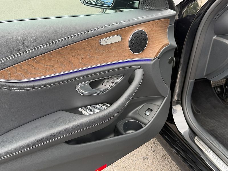 Mercedes-Benz Třídy E E 300de 4MATIC - fotka 18 z 39