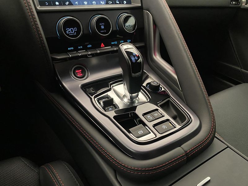 Jaguar F-Type R 5.0 423kW AWD AUT CZ - fotka 22 z 41