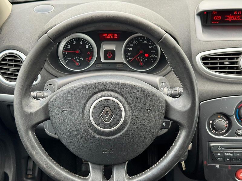 Renault Clio (2012) 1,2 55 KW Klima - fotka 16 z 28