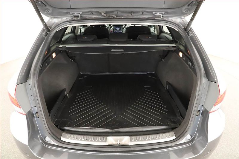 Hyundai i40 (2016) 1.7 CRDi, Navi, Tempomat - fotka 11 z 18