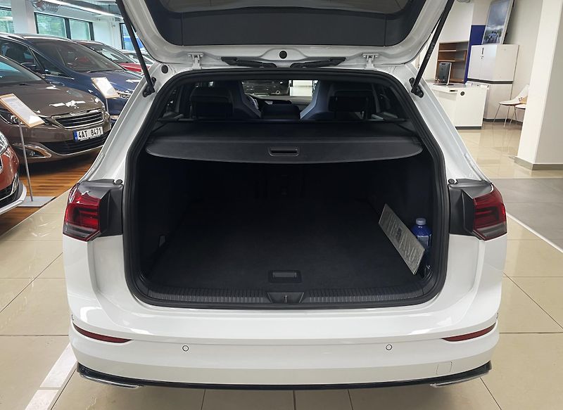 Volkswagen Golf Variant R-LINE 2.0TDI 110kW, ČR - fotka 8 z 32