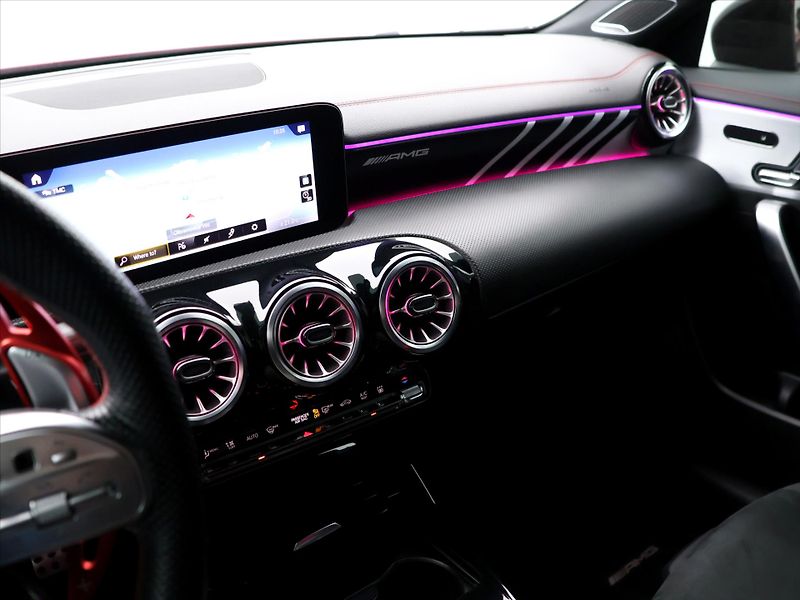 Mercedes-Benz CLA 2,0 35 AMG 225kW 4MATIC CZ - fotka 29 z 46