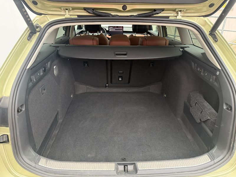 Škoda Superb Combi L&K 2.0 TDI 142kW 4x4 DS - fotka 24 z 27