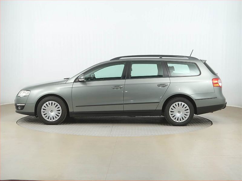Volkswagen Passat (2009) 2.0 TDI, Tempomat - fotka 3 z 15