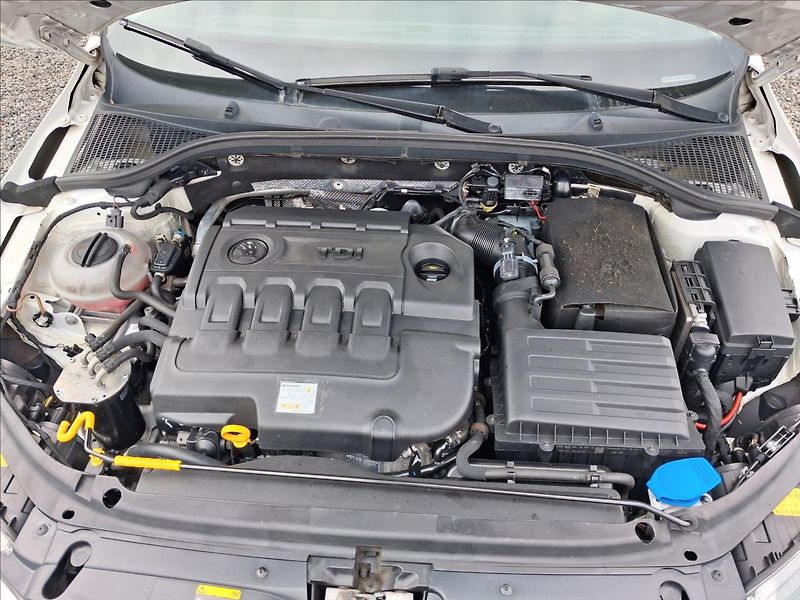 Škoda Octavia 1,6 1.6 TDi, po servisu, DPH - fotka 14 z 14