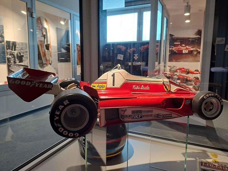Unikátní modely závodních vozů Ferrari jsou k vidění na výstavě Legenda z Maranella v Technickém muzeu v Brně.