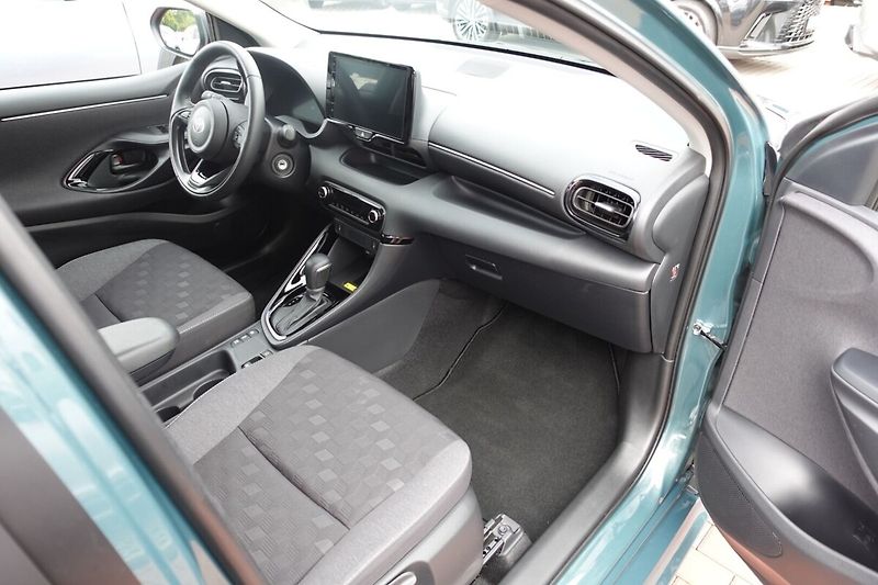 Toyota Yaris 1,5 HEV Style - fotka 12 z 32