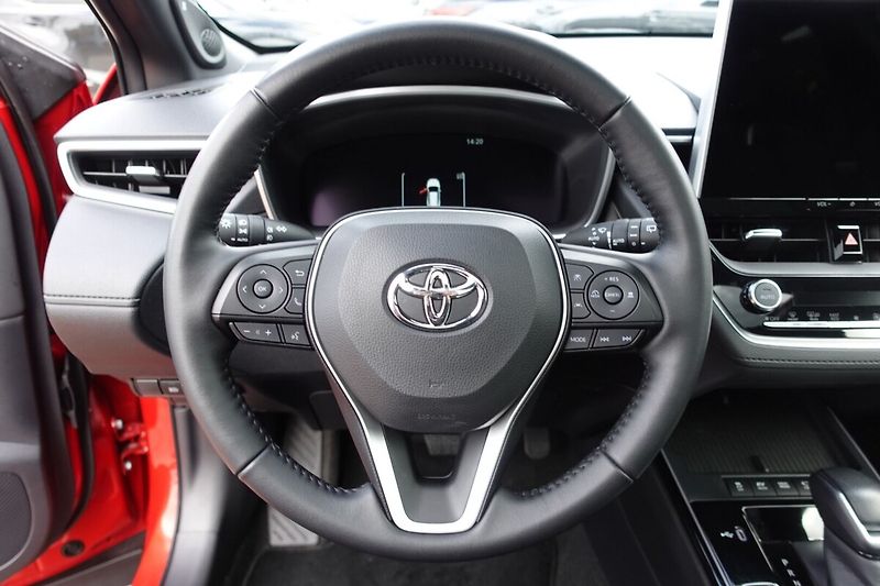 Toyota Corolla Cross 2,0 HEV Executive + Panorama 4 - fotka 18 z 37