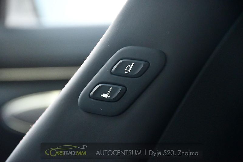 Genesis GV70 2.2CRDi AWD LUXURY ZÁRUKA - fotka 26 z 59