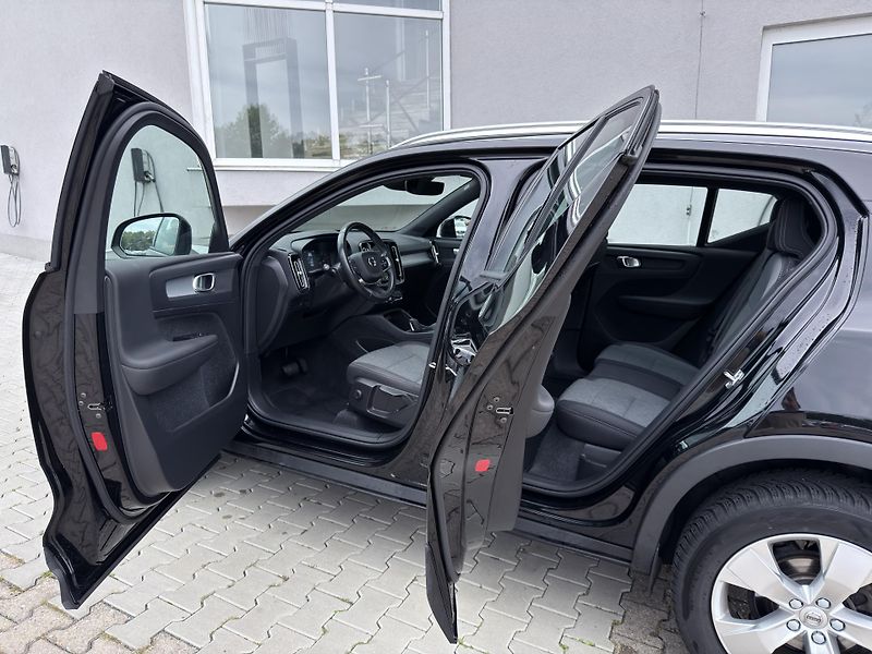 Volvo XC40 T2 FWD // CORE // PANORAMA - fotka 9 z 30
