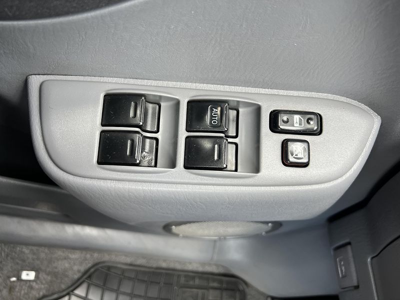 Toyota RAV4 2.0 D-4D 4x4 KLIMATIZACE ALU  - fotka 12 z 33