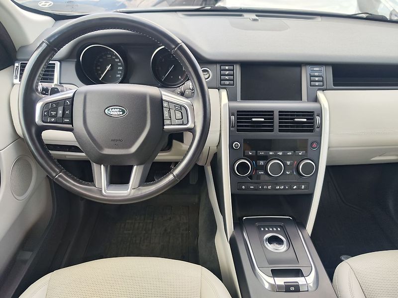 Land Rover Discovery Sport 2.0 TD4 HSE/132kW Servisováno - fotka 14 z 33