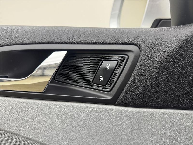 Škoda Superb 2,0 TDi DSG ALU COLUMBUS TAŽNÉ - fotka 21 z 32
