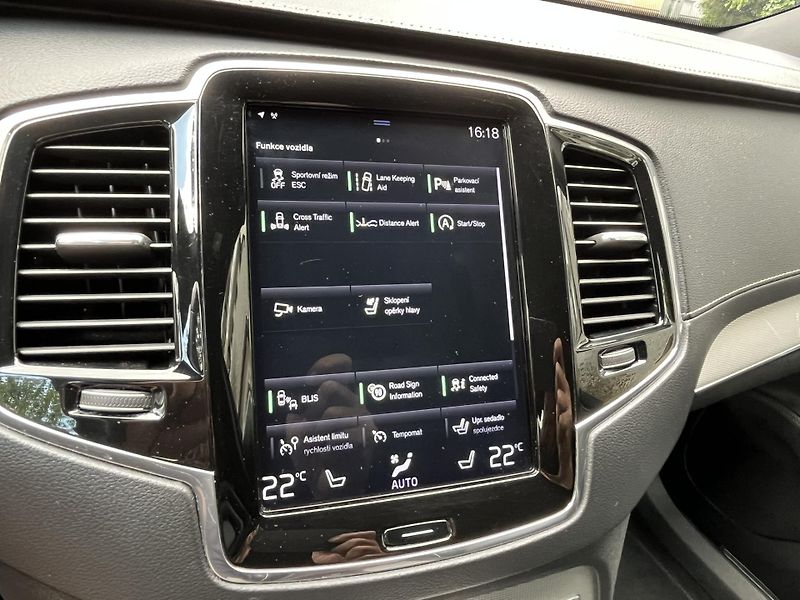 Volvo XC90 (2019) D5 AWD R-DESIGN, 7 MÍST - fotka 31 z 44