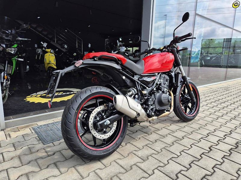 Royal Enfield (2026) Guerrilla 450 - fotka 5 z 37