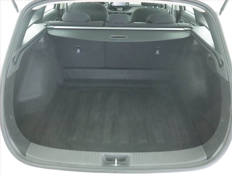 Hyundai i30 (2023) Family Comfort 1.0 T-GDI, ČR - fotka 14 z 17