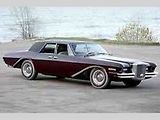 Duesenberg modelem A představil první řadový osmiválec na americkém trhu. Tento automobil měl například kapalinové brzdy na všech kolech. Absolutním vrcholem se stal model J, poprvé představený na autosalonu v New Yorku v prosinci 1928.