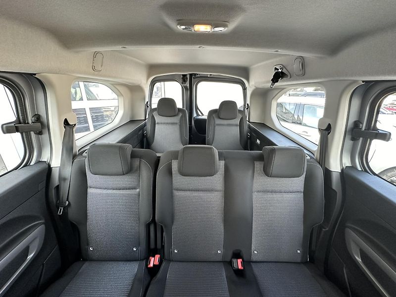 Toyota ProAce City Verso (2026) 1.5D 130-6/MT - 7S LONG BUSINE - fotka 17 z 23