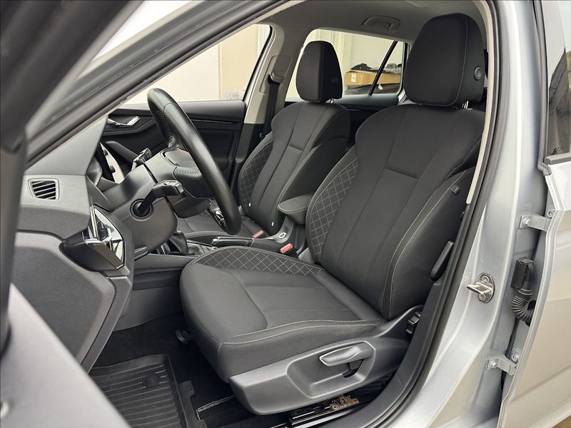 Škoda Kamiq 1,0 DSG AC LED VÝHŘEV SENZORY - fotka 29 z 36