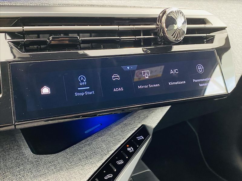 Peugeot 3008 1,2 e-DCS6 Hybrid Allure - fotka 17 z 24