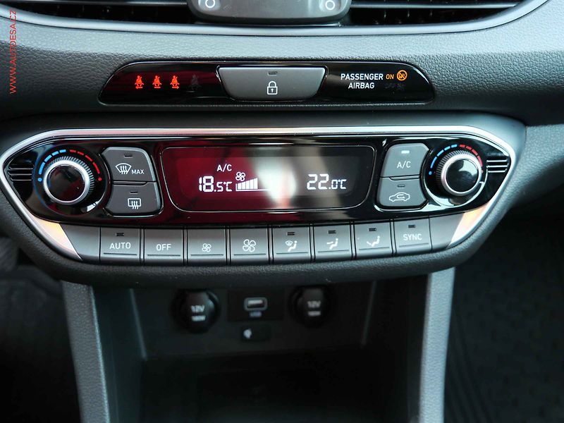 Hyundai i30 (2021) 1.5TGDi - fotka 17 z 22