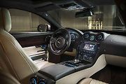 Jaguar XJ.