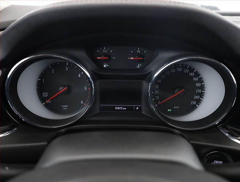Opel Insignia (2018) 2.0 BiTurbo CDTI, 4X4 - fotka 9 z 20