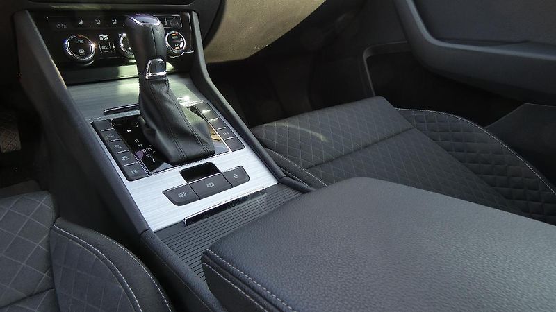 Škoda Superb 1.4 TSI iV Ambition DSG - fotka 6 z 23