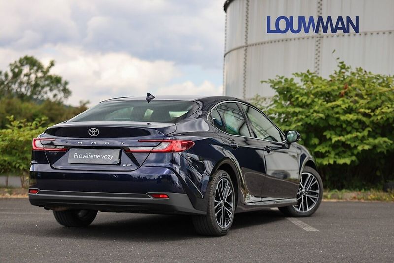 Toyota Camry 2.5  HEV CVT Prestige - fotka 2 z 29