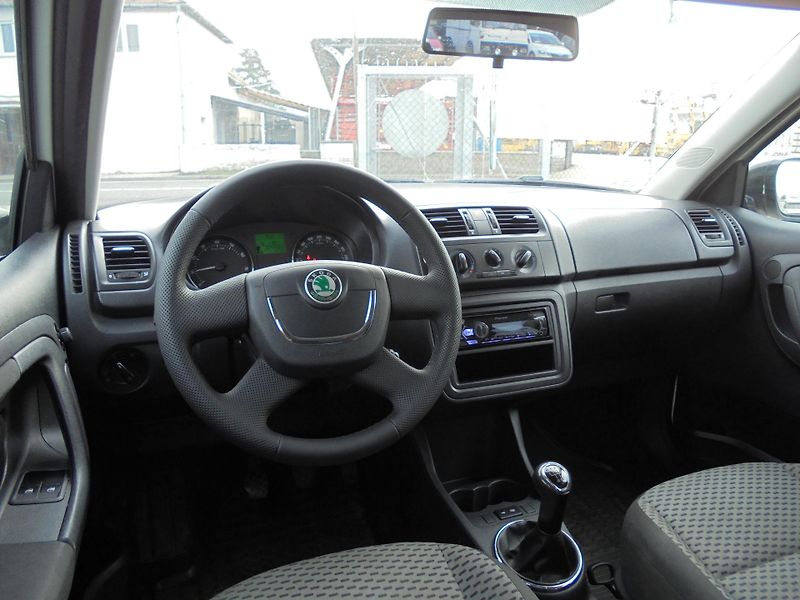 Škoda Fabia (2010) 1.2 HTP- KLIMA- ČR- TAŽNÝ - fotka 8 z 11