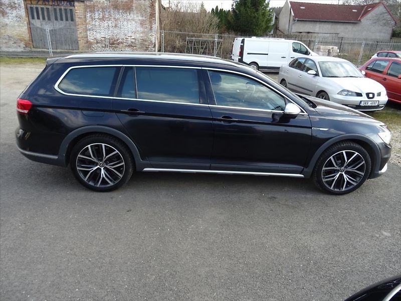 Volkswagen Passat 2,0 TDi 140kW 4x4 - fotka 10 z 26