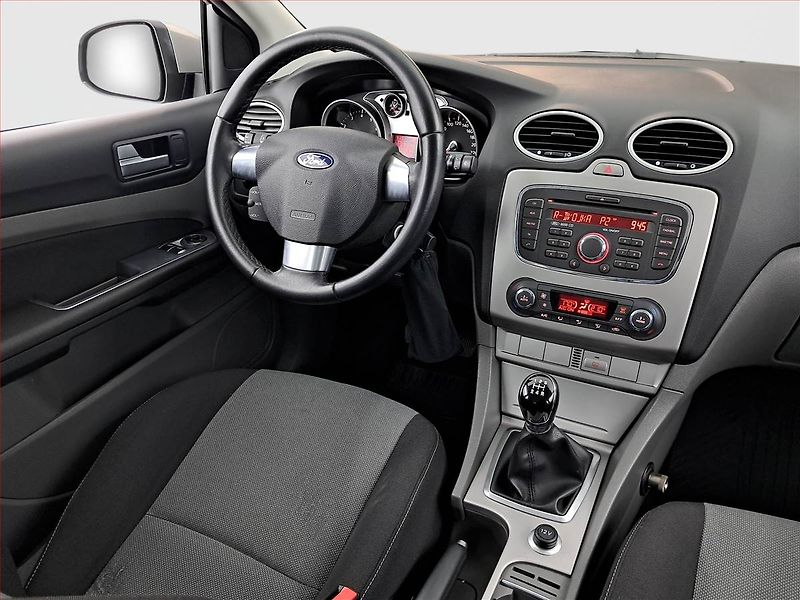 Ford Focus (2010) 1.6 16V - fotka 7 z 15