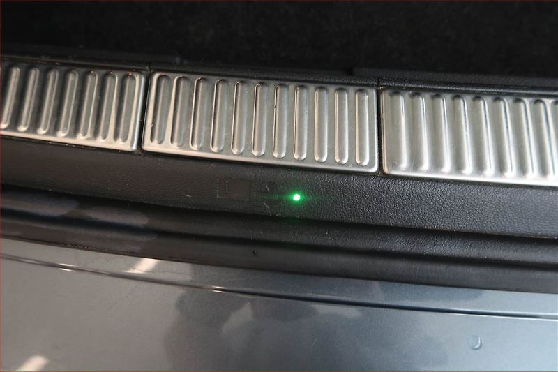 Škoda Superb (2016) 1.6 TDI, Navi, Bi-Xenony - fotka 19 z 20