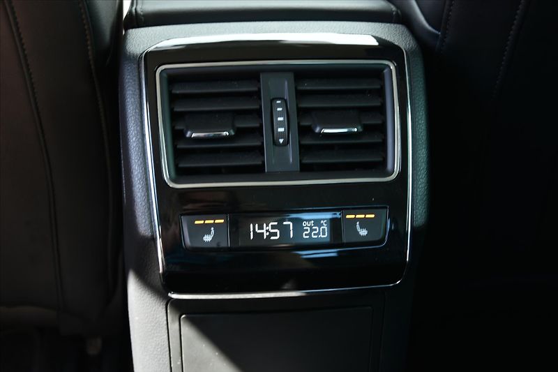 Škoda Superb 2.0 TDI 140kW DSG STYLE ČR - fotka 32 z 32