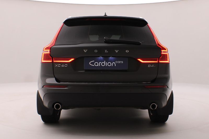 Volvo XC60 B4 AWD MOMENTUM AUT  - fotka 11 z 47