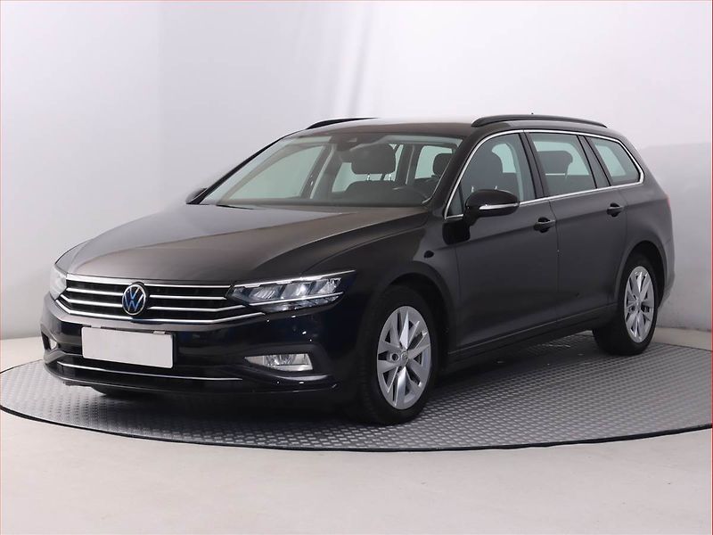 Volkswagen Passat (2021) 2.0 TDI, Automat, Navi - fotka 2 z 21
